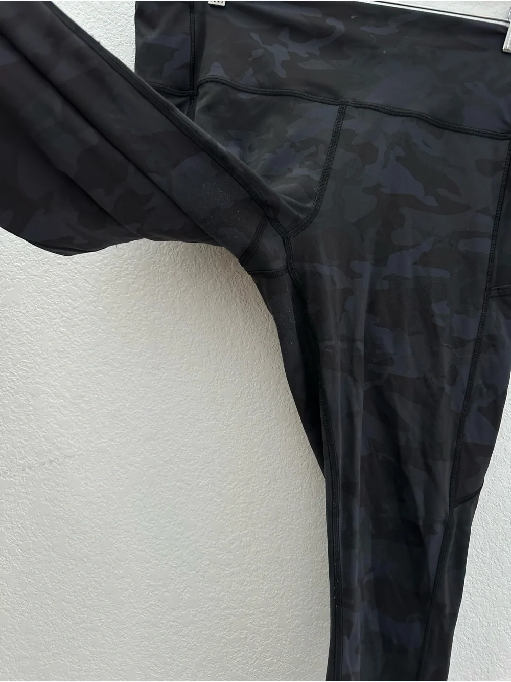 Lululemon Fast and Free High Rise Crop 23 Size 14 Camo Leggings Pockets Nulux